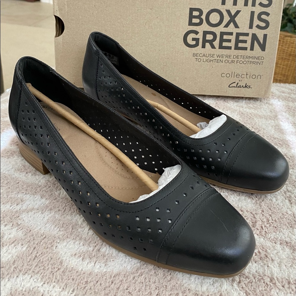 Clarks Juliet Cedar Black Leather Pump Flat Perforated Low Heel Cushioned WIDE